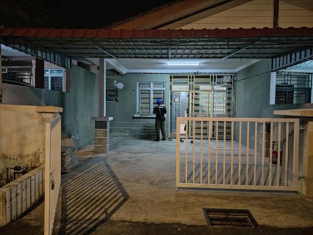 Terraced House for sale in Malaka
