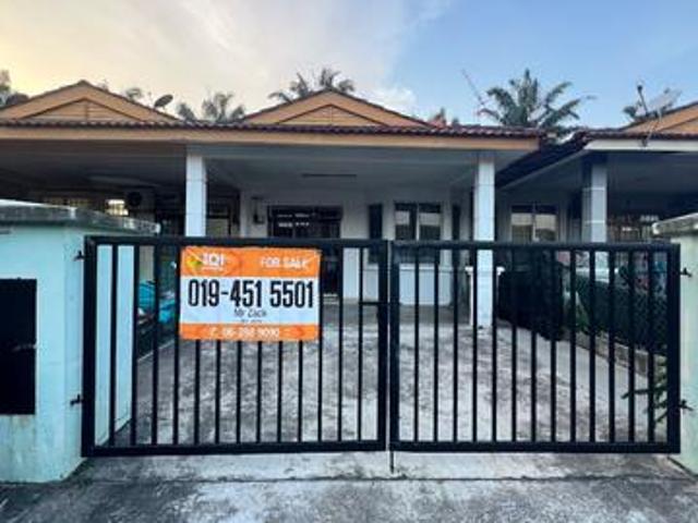 Terraced House for sale in Malaka