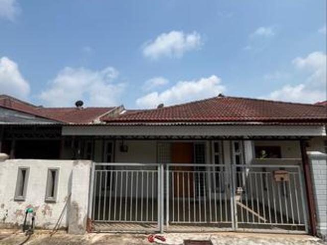 Terraced House for sale in Malaka
