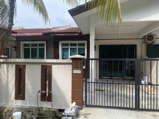 Terraced House for sale in Rembia, Malaka