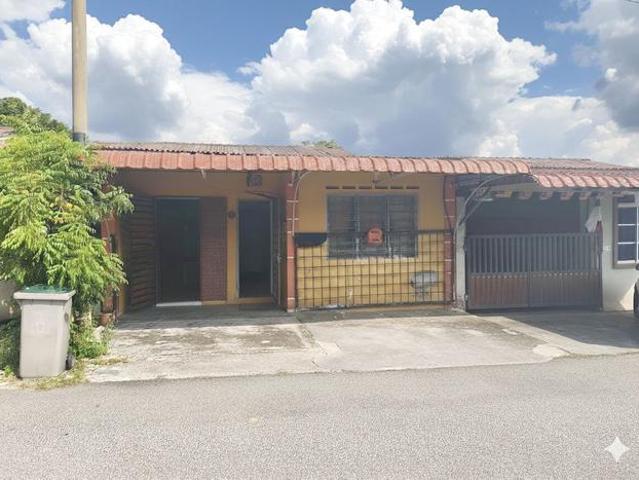 Terraced House for sale in Malaka