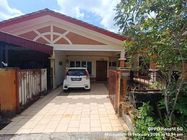 Terraced House for sale in Malaka