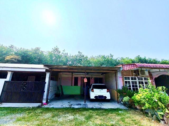 Terraced House for sale in Malaka