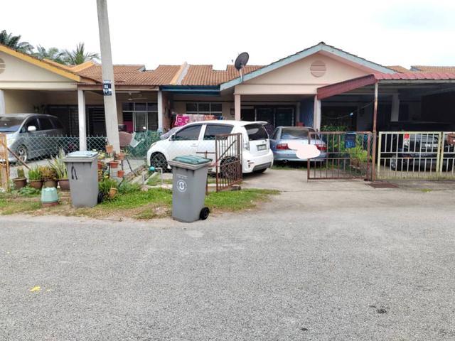 Terraced House for sale in Malaka