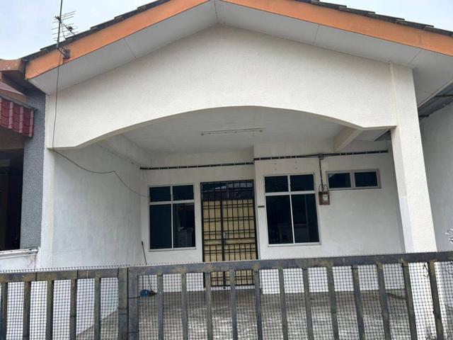Terraced House for sale in Malaka
