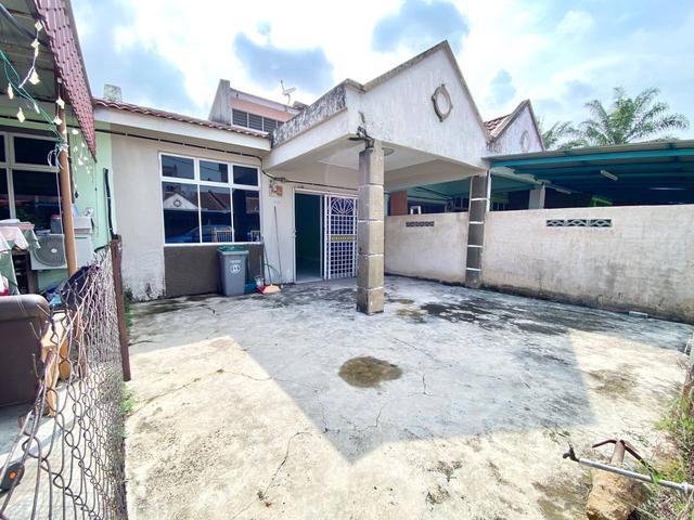 Terraced House for sale in Malaka
