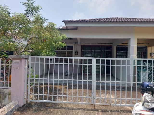 Terraced House for sale in Malaka