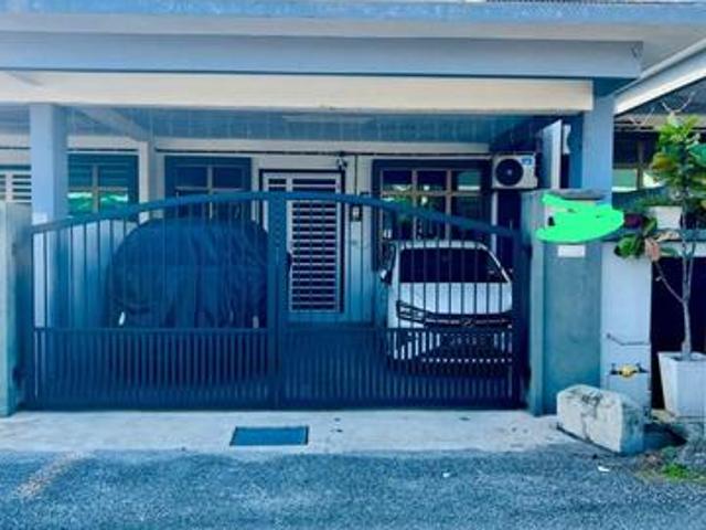 Terraced House for sale in Malaka