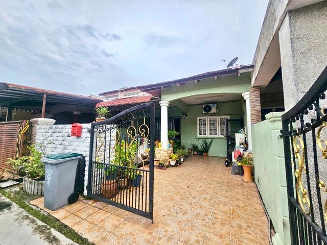 Terraced House for sale in Malaka