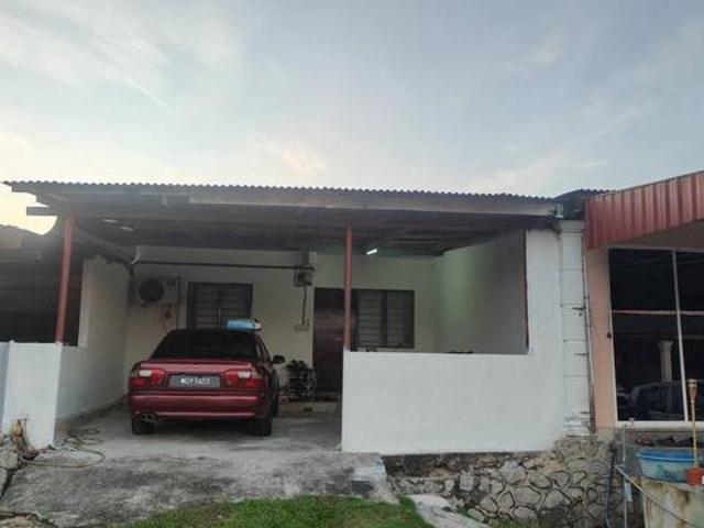 Terraced House for sale in Malaka