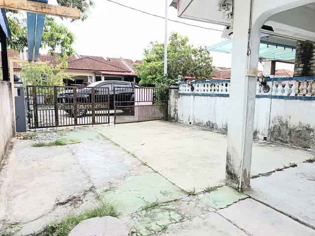 Terraced House for sale in Malaka