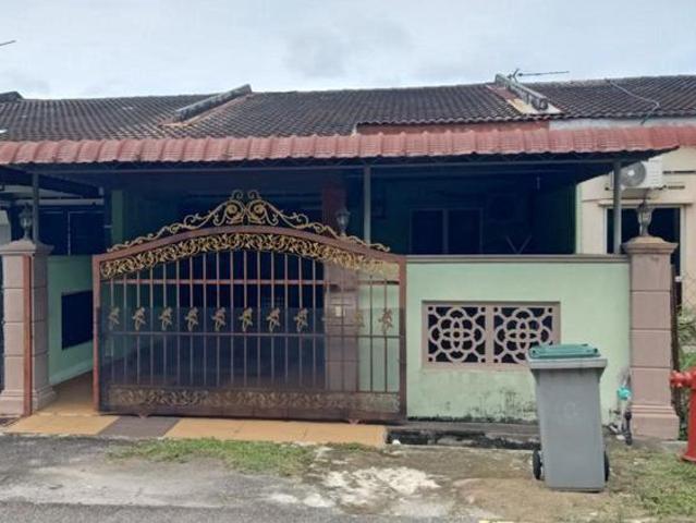 Terraced House for sale in Malaka
