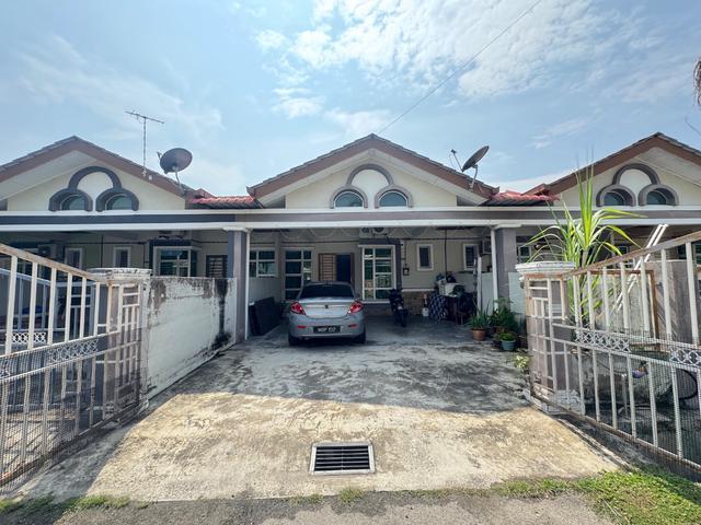 Terraced House for sale in Malaka