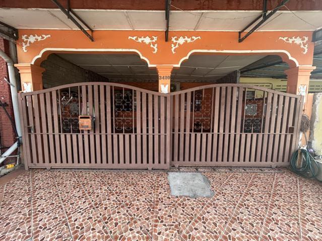 Terraced House for sale in Malaka
