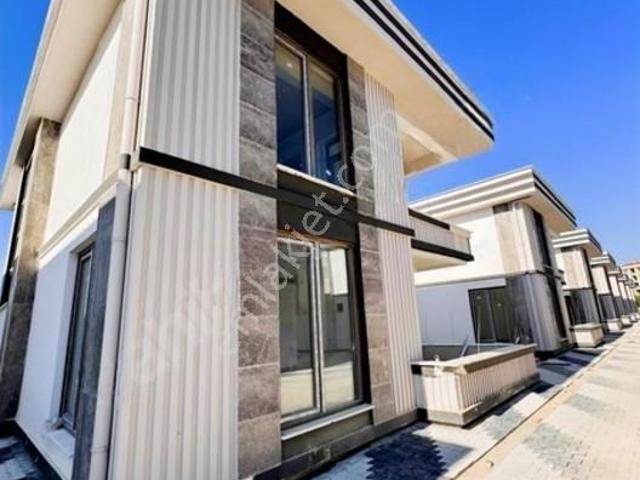 Gazlıgöl, İhsaniye içerisinde satılık Villa