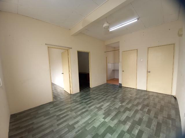 Flat for sale in Seri Kembangan, Majlis Bandaraya Subang Jaya