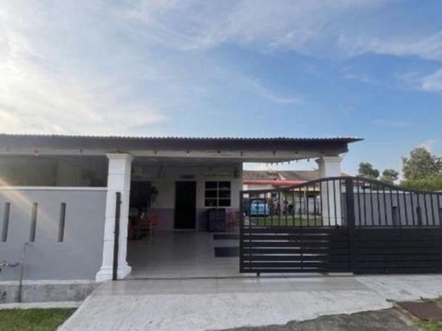 Terraced House for sale in Malaka