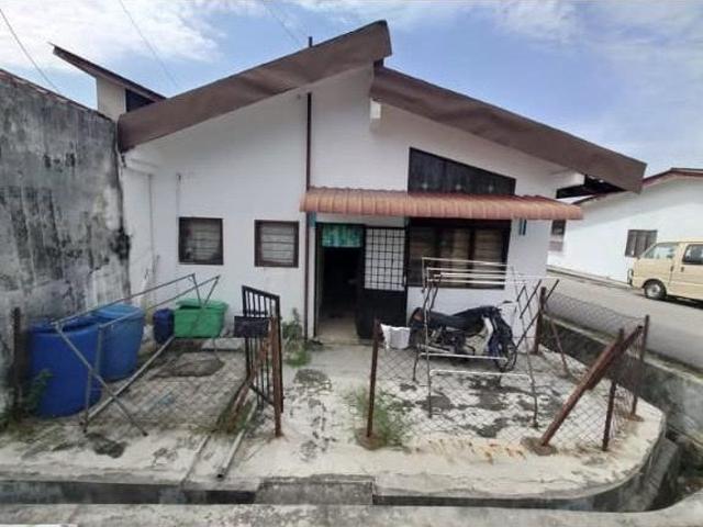 Terraced House for sale in Malaka