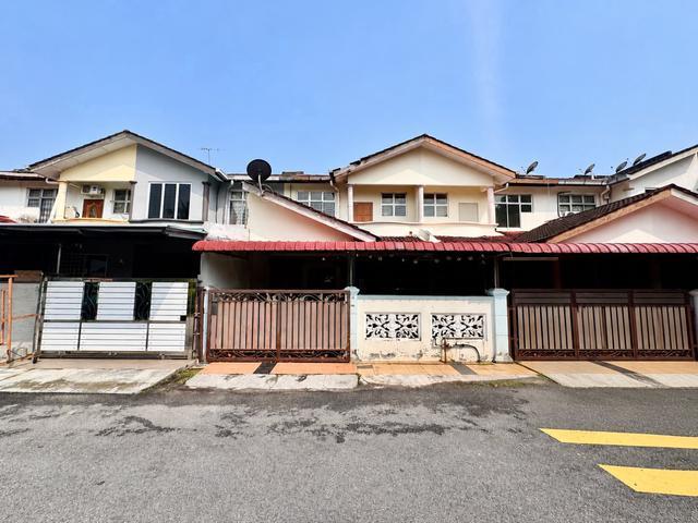 Terraced House for sale in Malaka