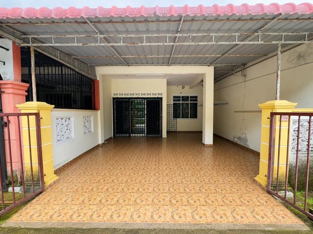 Terraced House for sale in Malaka