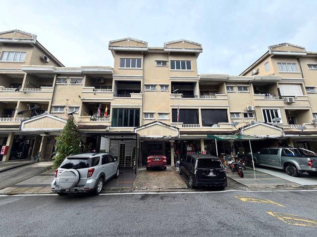 Townhouse for sale in Petaling, Alam Impian