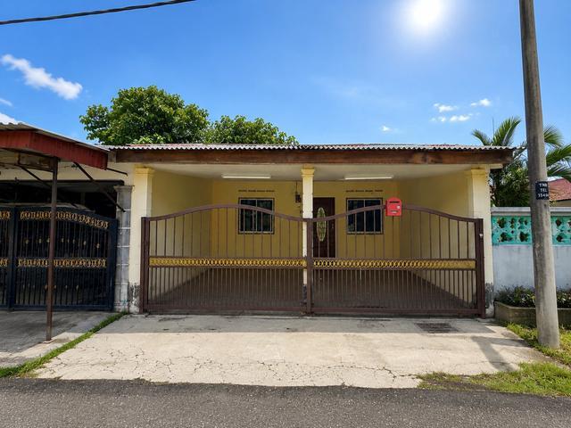 Terraced House for sale in Malaka