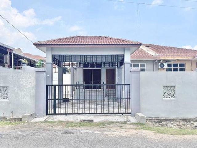 Residential House for sale in Durian Tunggal, Malaka