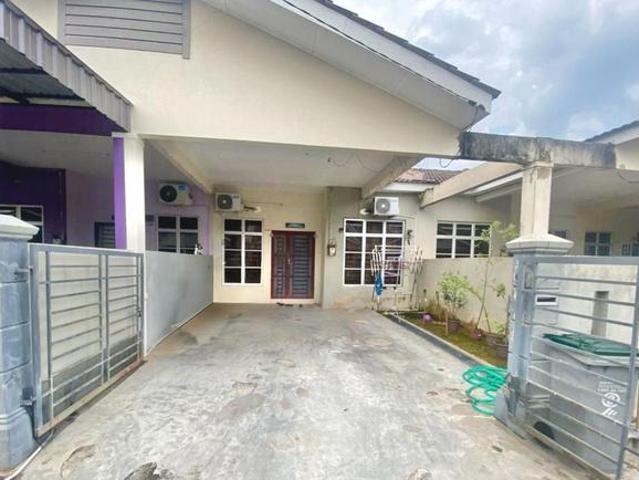 Terraced House for sale in Malaka