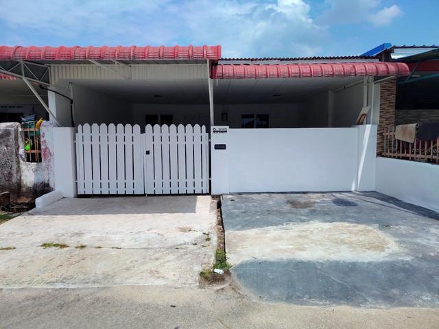 Terraced House for sale in Malaka