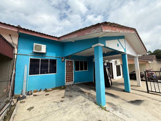 Terraced House for sale in Malaka