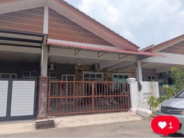Terraced House for sale in Malaka