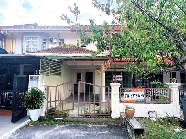 Terraced House for sale in Malaka
