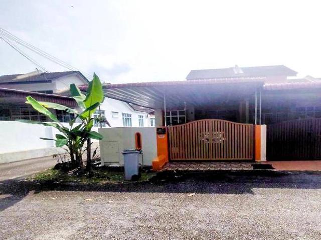 Terraced House for sale in Malaka