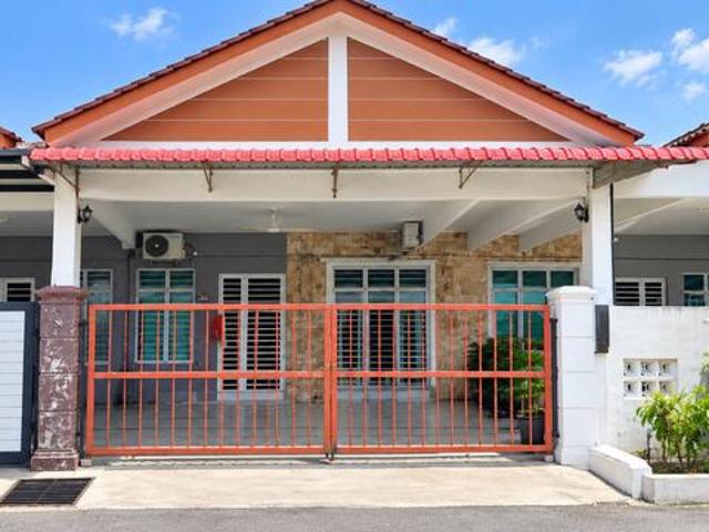 Terraced House for sale in Malaka