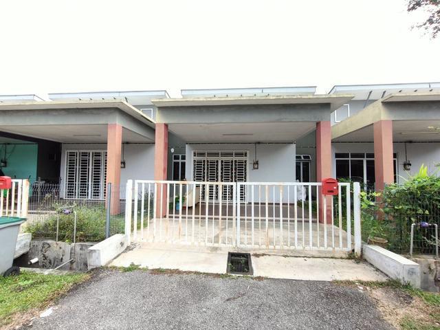 Terraced House for sale in Malaka