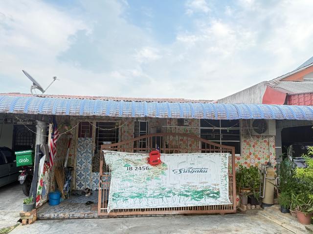 Terraced House for sale in Malaka