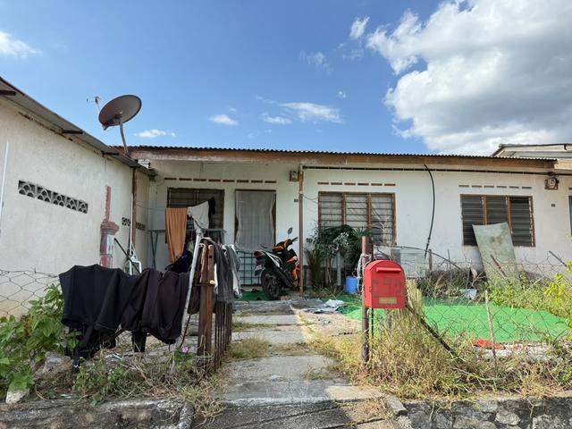Terraced House for sale in Malaka