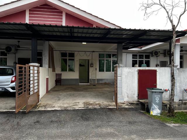 Terraced House for sale in Malaka