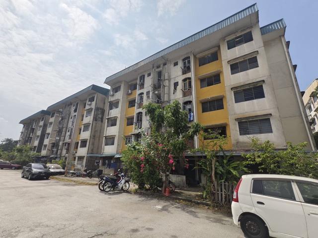 Flat for sale in Petaling, Alam Impian