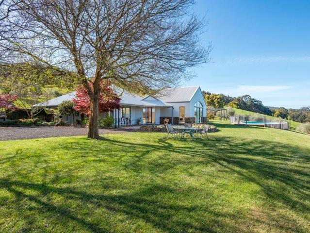Cottage for sale in Riddells Creek, Victoria
