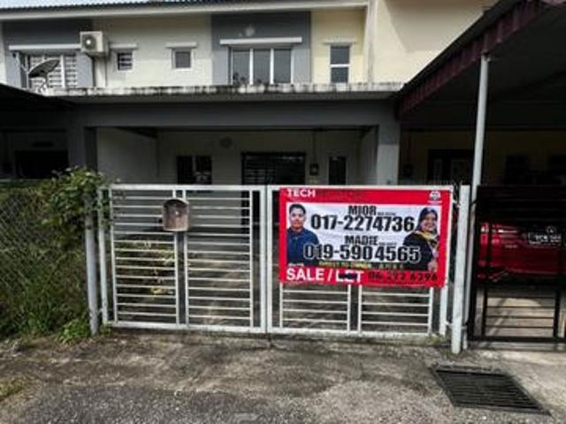 Terraced House for sale in Malaka
