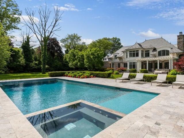 House for sale in Old Westbury