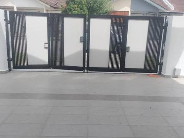 Terraced House for sale in Malaka