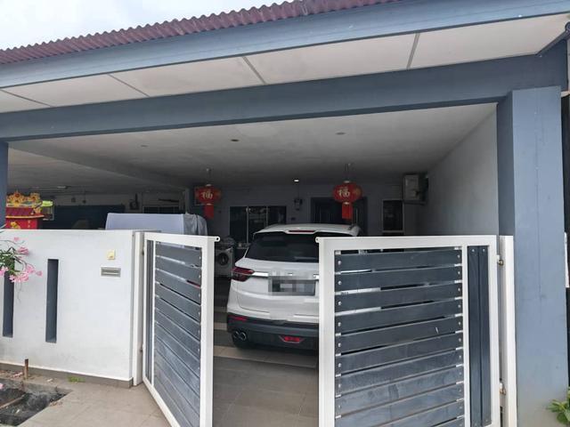 Terraced House for sale in Malaka