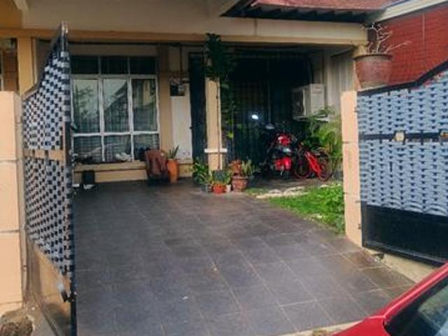 Terraced House for sale in Malaka