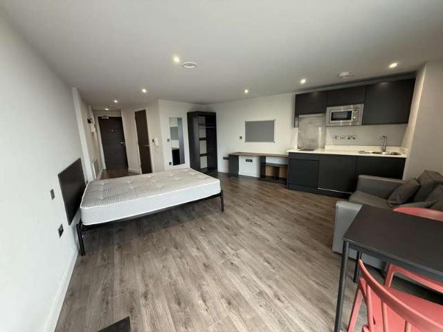 Studio for rent in Kensington, Calderstones