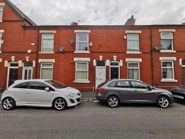 Cottage for sale in Guide Bridge, Greenheys