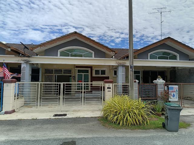 Terraced House for sale in Malaka