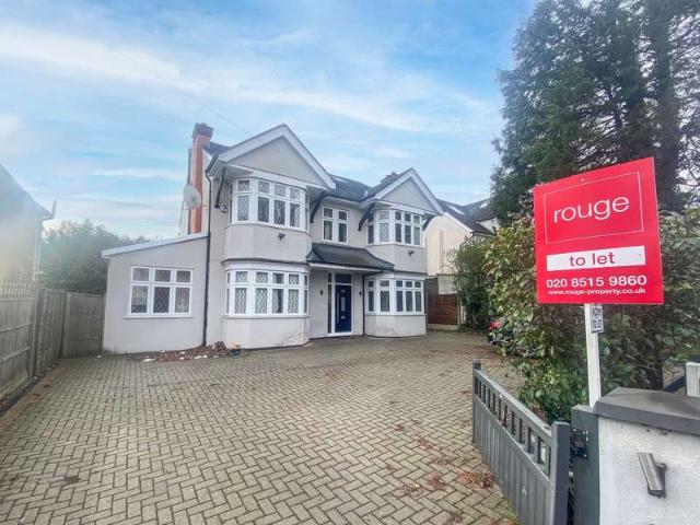 Cottage for rent in Harrow Weald, Greater London