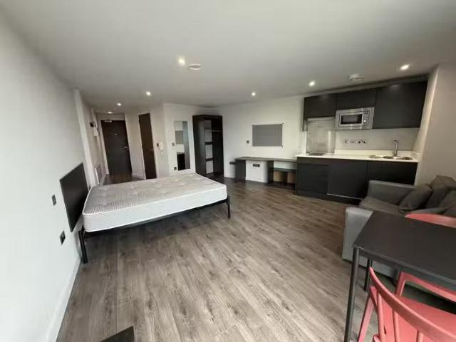 House for rent in Calderstones